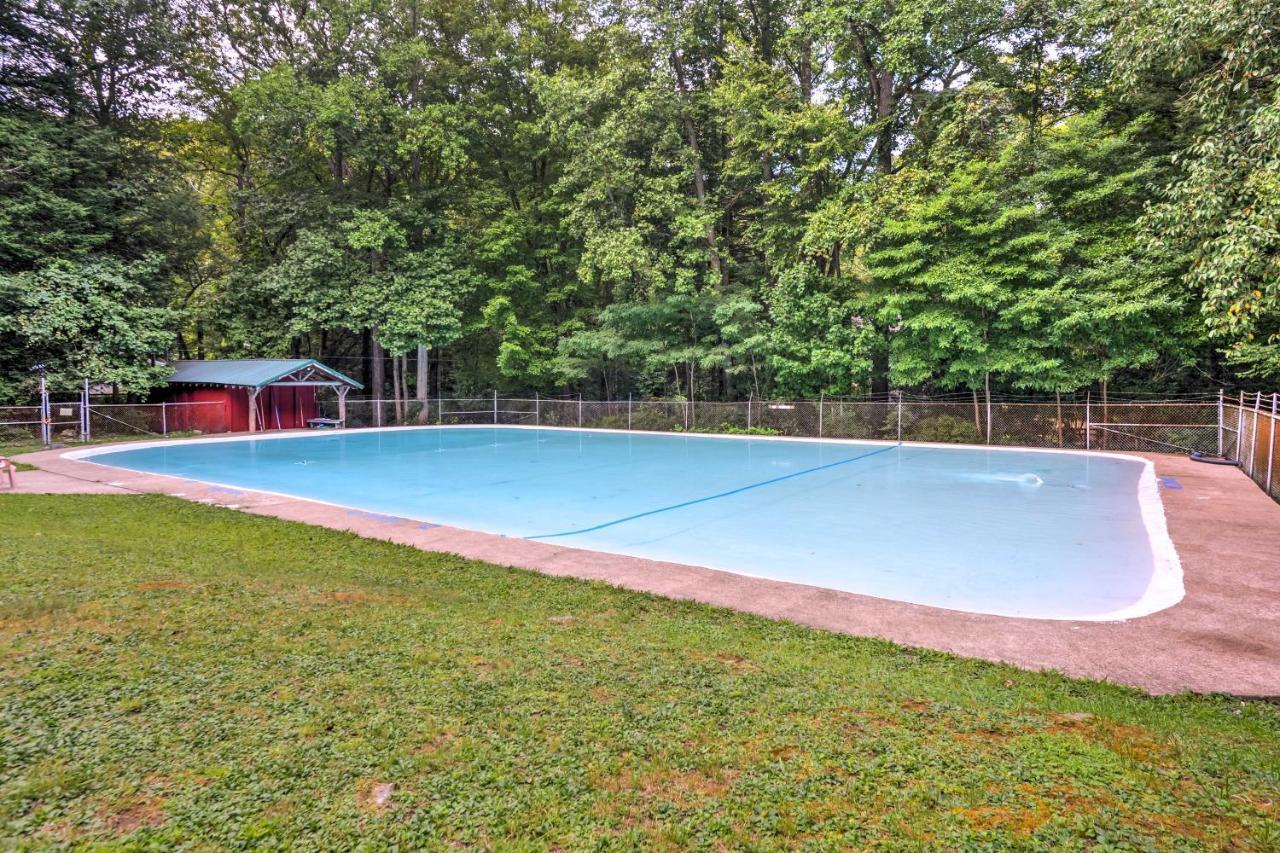 Pet-Friendly Pennsylvania Vacation Rental With Pool! Laughlintown Exterior photo